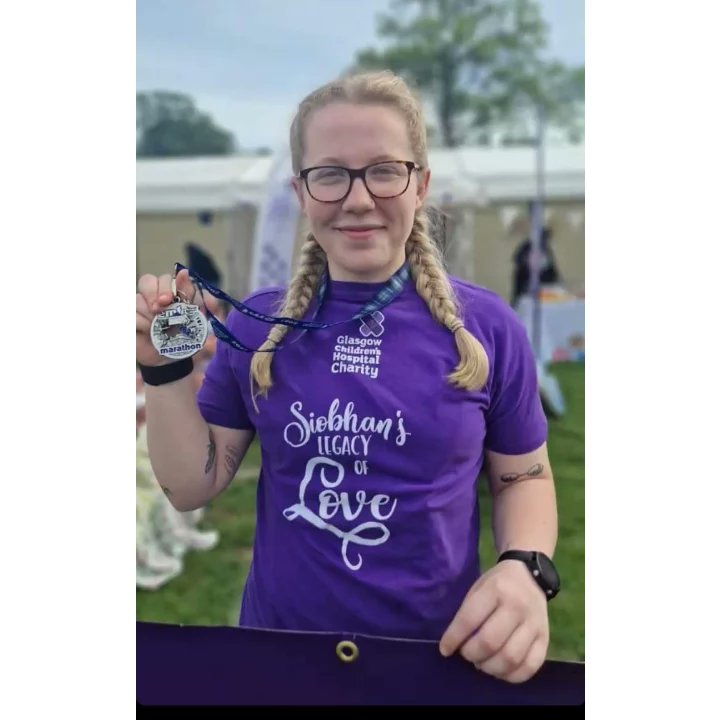 She did it!! Not only did she do it but she enjoyed it AND still looks as fresh as a daisy🏃🏼‍♀️💨🥇🙌 Absolutely incredible achievement I'm so proud of you thank you @neve_burrows for honouring Siobhan & raising +£600 for her charity #siobhanslegacyoflove 💜 @gch_charity #emf2023 🌟