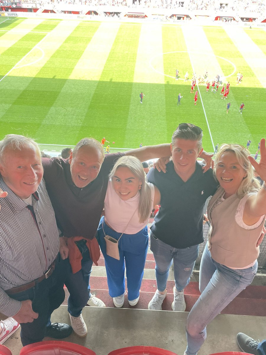 ram09041973's tweet photo. (Voor mij) laatste wedstrijd van seizoen 2022-2023 ! #fctwente ❤️ Morgen  ✈️ https://t.co/ElkaO4C9mq