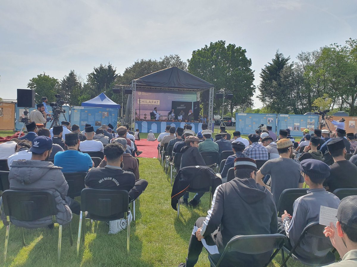 UKMuslimYouth's tweet photo. 🔴 Live @InsideAhmadiyya from Islamabad

Tune into #MTAi

https://t.co/cADzYLHBju

#KhilafatDay #CaliphOfMessiah #KhilafatKhamisah #FifthCaliphate https://t.co/fkrx7FRrld