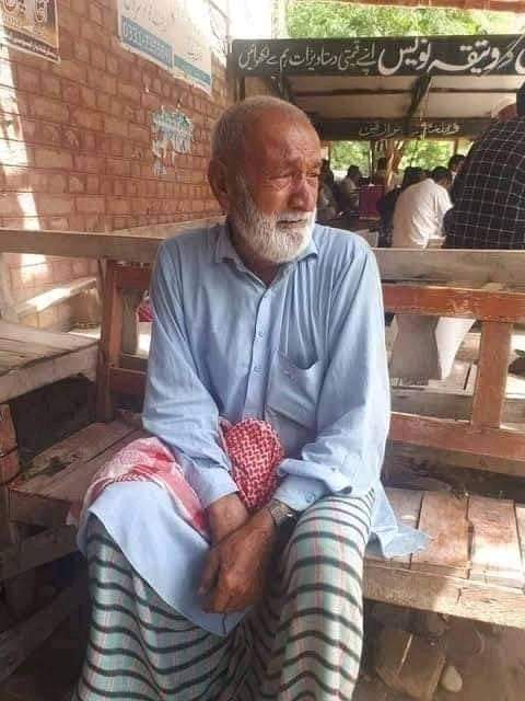 وکیلا جے میرا پتر پریس کانفرنس چ پِی ٹی آئی چھڈن دا اعلان کردے تے ضمانت کروا دیں گا ؟؟؟ 
وکیل نہیں بابا جی ایہہ سہولت صرف امیراں دے پتراں لئی اے 😭
@IrfanQadirAd