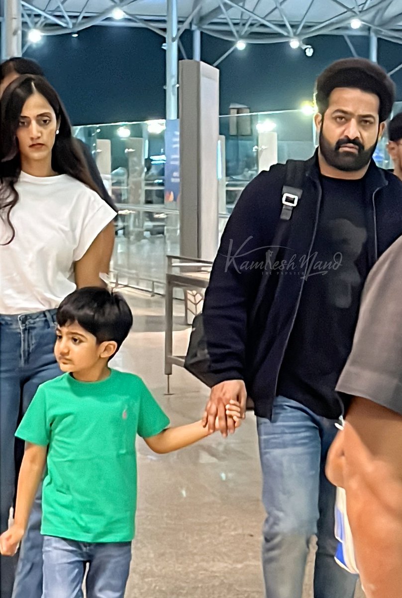 Our #DEVARA smile 👌 #JrNTR with family off to vacation papped at airport

#lakshmipranathi 
#nandamuriabhayram
#nandamuribhargav
@tarak9999