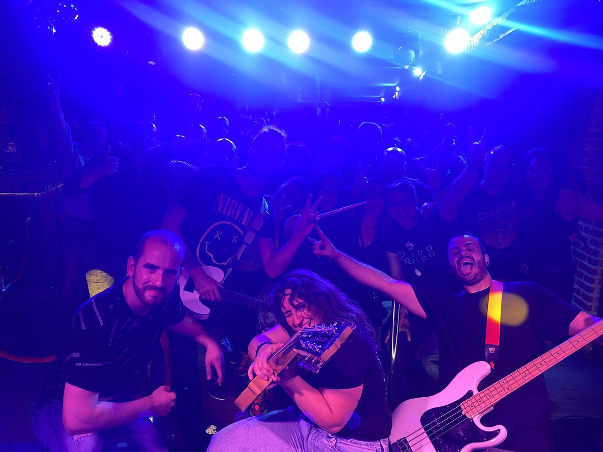 Valladolid increíble ❤️❤️❤️❤️❤️❤️

Nuestra nueva casa 🙈 qué pasada de noche!

Nos vemos el viernes en el <a href="/montgorock/">Montgorock Xàbia Festival</a>