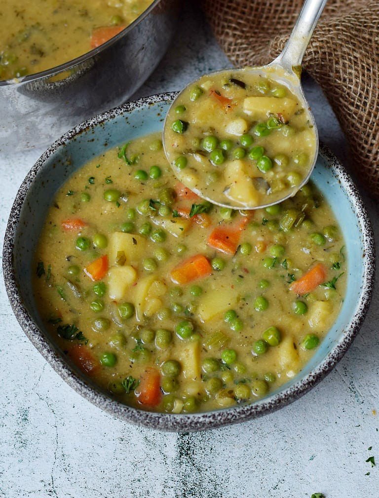 Easy #Vegan Veggie Stew (Pea Soup) 🫛🥔🥕🍲
This #hearty #veggie #stew contains #greenpeas #potatoes #carrots and other #healthyvegetables. 
This pea soup recipe is #dairyfree #glutenfree and easy to make in just one pot. @ElaVegan 
elavegan.com/veggie-stew/