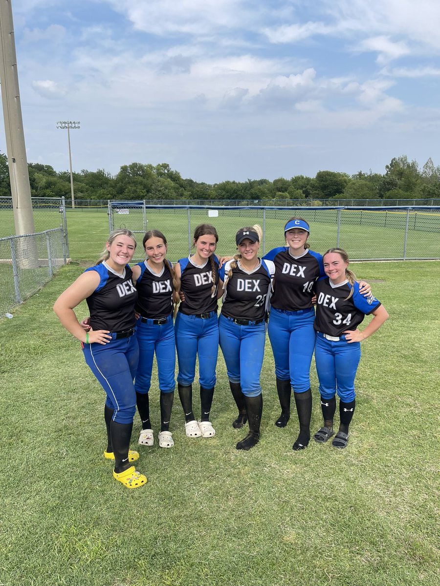 Schools out for summer &amp; these girls are already back on the field putting in work!! 🔥💪🏼🥎  #offseasongrinding #championshipminset #PLAYINMAY