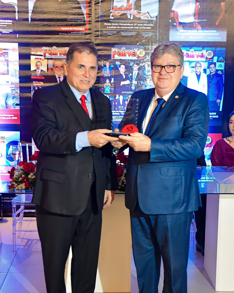 joaoazevedolins's tweet photo. Há mais de 40 anos, a revista Painel Empresarial premia as boas iniciativas na área de negócios da Paraíba. Na última sexta-feira tivemos a felicidade de receber o troféu Mozart Montenegro ao lado de grandes parceiros que nos ajudam na construção desse estado. https://t.co/xvFaw69r1t