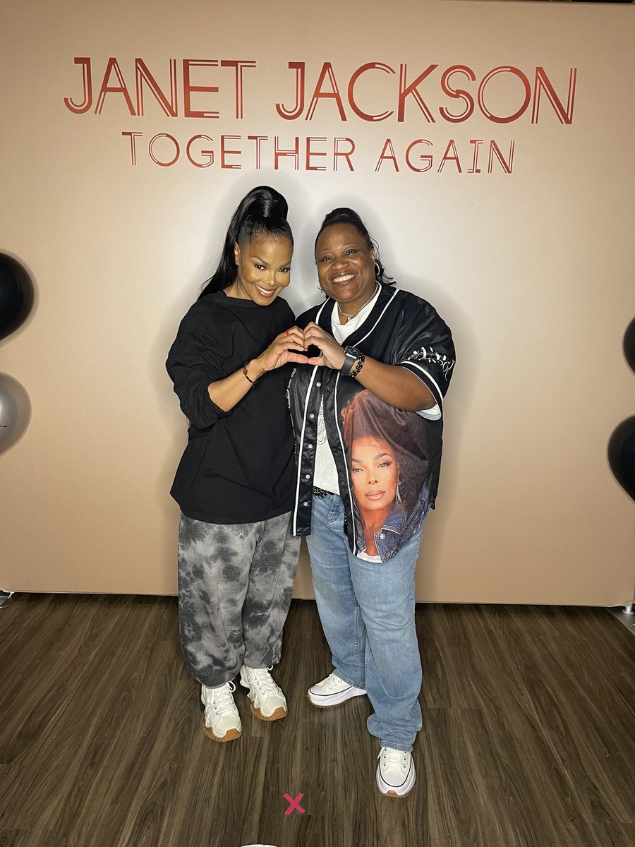TBlessedNfavor1's tweet photo. #HappySundayJanet I’m Still so EXITED about OUR FRIDAY SHOW. I LOVE YOU SO MUCH AND THANK YOU FOR THIS OPPORTUNITY. See you soon Girlie🫶🏽💚🙏🏽🙌🏽 #TogetherAgainTourIndiana @JanetJackson #GaryIndianaGirls #IndianaBorn #Legendary 😍 https://t.co/dQfOckV3bv