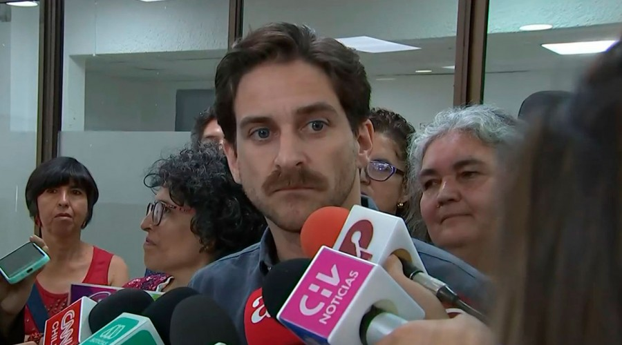 Gonzalo Winter se pone a hablar de Torrealba para buscar 'empatar' lo del gas, pero hay que recordar que ÉL fue a hacer un montaje a la tele para tratar de hacer creer que el fraude de la Clinica Sierra Bella 'no era tal'. No seas cara de raja. #enacional