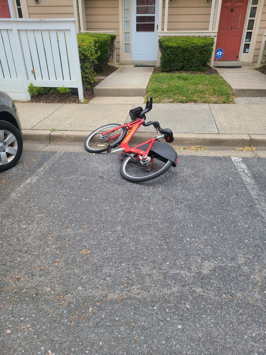 _ElectricElle's tweet photo. I'm honestly impressed that someone rode their capital bike share all the way to Germantown. That's, like, a solid 20 miles at minimum. https://t.co/qlE8aKMCO7