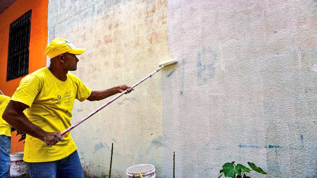 OsirisLunaMeza's tweet photo. Borramos otro grafiti que aún quedaba alusivo a la pandilla 18 en la Avenida Los Cafetales de Campos Verdes 2, Lourdes, Colón, La Libertad.

#Seguimos sin retroceder con el objetivo de que nuestro país quede libre de todo rastro criminal. https://t.co/Fwam83weTJ