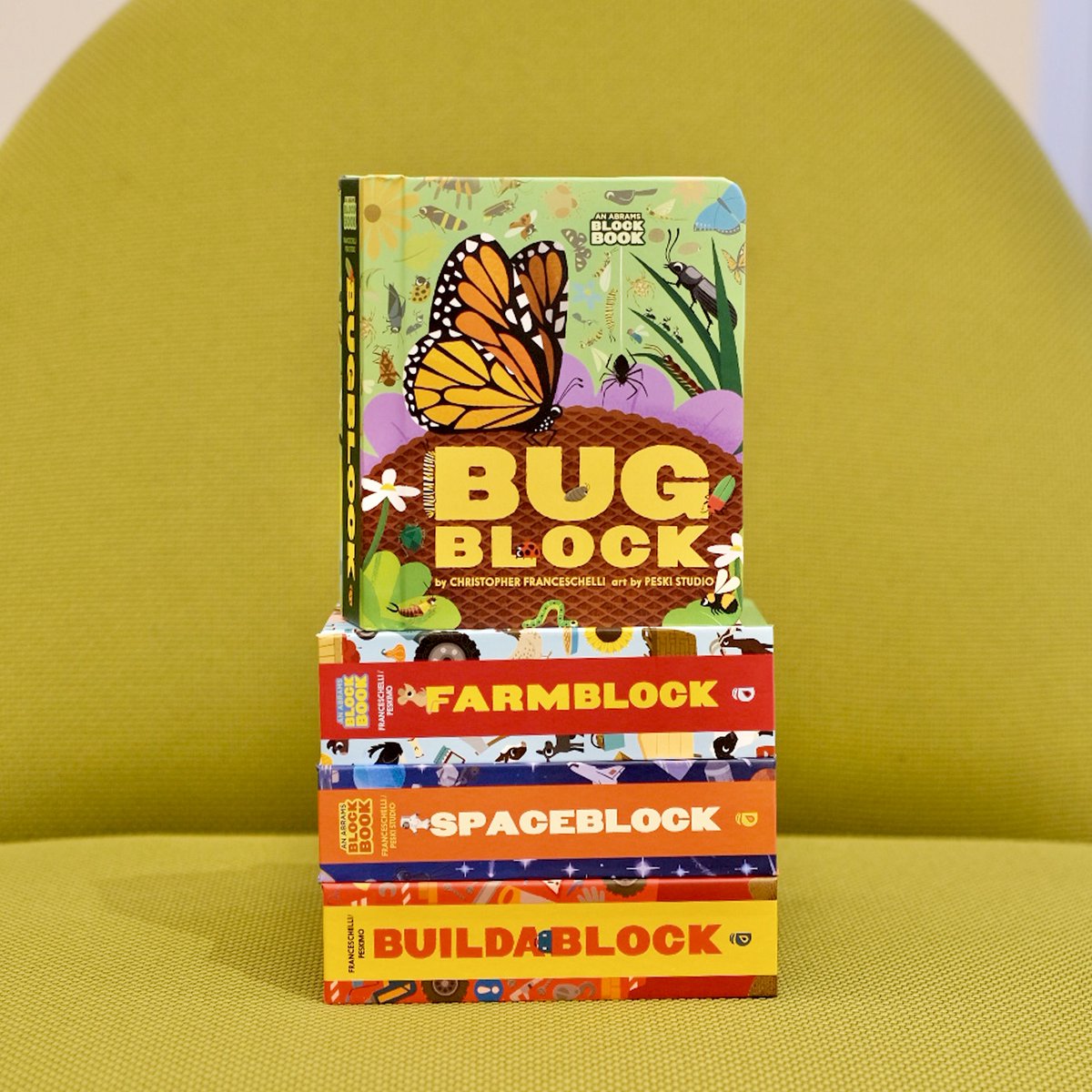 abramskids's tweet photo. Did you know that Chinese stick insects can grow to be over two feet long? A buzz-worthy addition to the #AbramsBlockBook series, #BugBlockBook teaches us about all the things that make bugs incredible. π Add it to your Summer reading list! @peskistudio https://t.co/wpVLv7xfEu https://t.co/5jo04wX5ZP