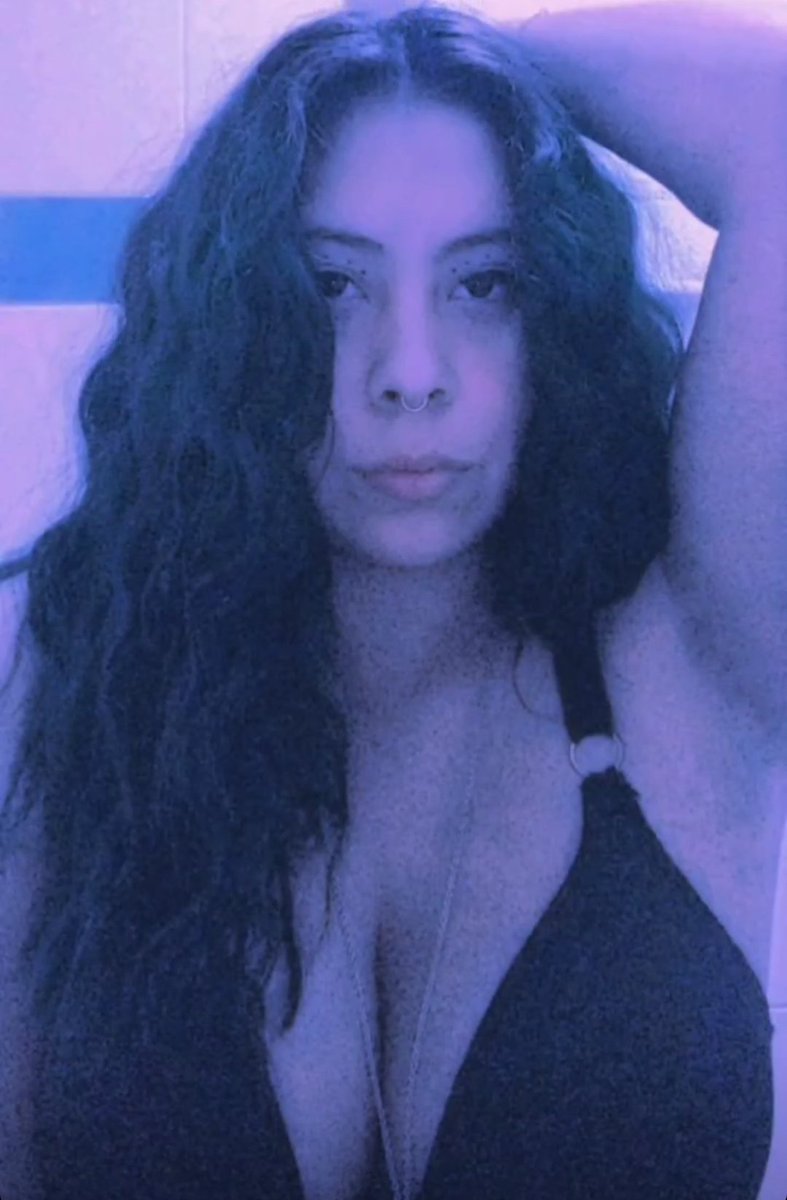 nenitarojasbi's tweet photo. Me estan creciendo las tetas, ¿Ustedes creen que ya mi papá me embarazó como embarazó a mi mamá? Seria lindo que mi mamá y yo estemos embarazadas del mismo hombre al mismo tiempo ¿No creen? https://t.co/UXIamoxoAU