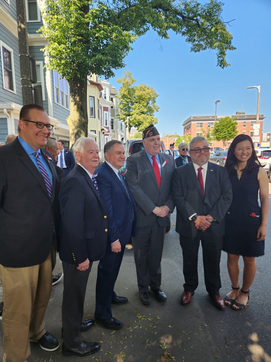 SouthBostonONS's tweet photo. Thank you, @FitzyVFW561, for all that you do for our veterans, for our Gold Star Families &amp; for our #SouthBoston community. https://t.co/n60pVqVYGp