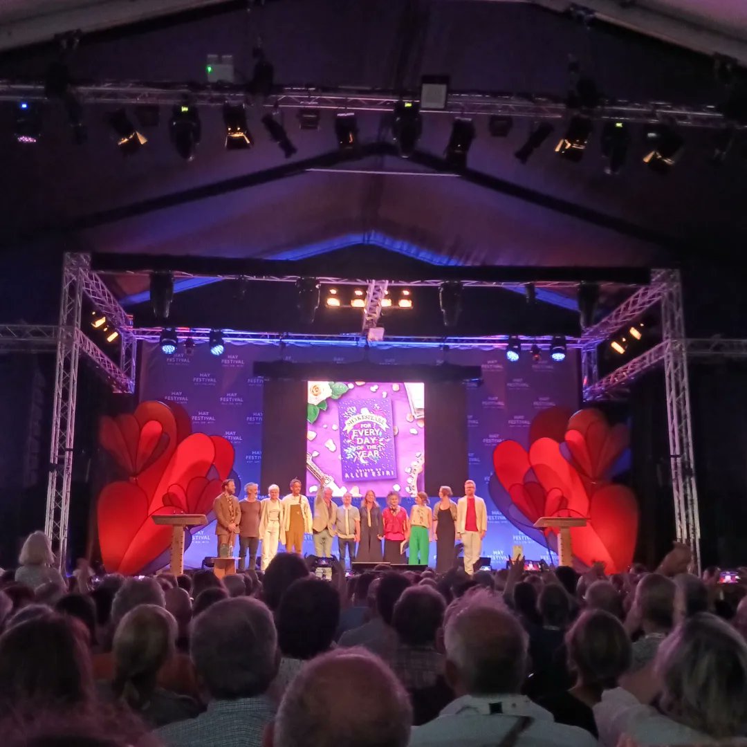 MrsRiversSEN's tweet photo. had a fantastic weekend at @hayfestival talking about all things books

It was great seeing how many kids there were with a passion for books, something I'm hoping to help grow in the classroom 📚 https://t.co/9B4M3ALUqC