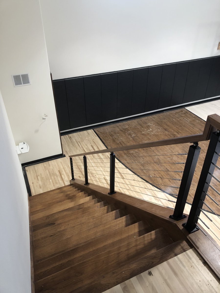 Our unique metal newel and cable system had the perfect industrial look that this homeowner was looking for to complement their customized room.
-
ljsmith.com/linear-collect…
-
#LJSmith #StairExperts #StairInspiration #InteriorDesign #StairDesign #CableSystem #LoveTheRoom