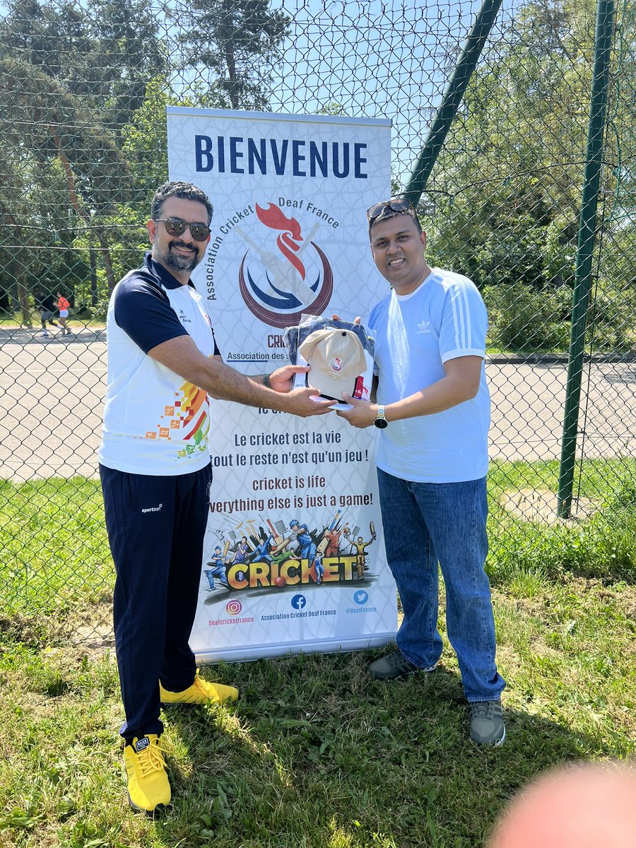 DeafFrance's tweet photo. Deaf Cricket France https://t.co/Uom0QyU0v8