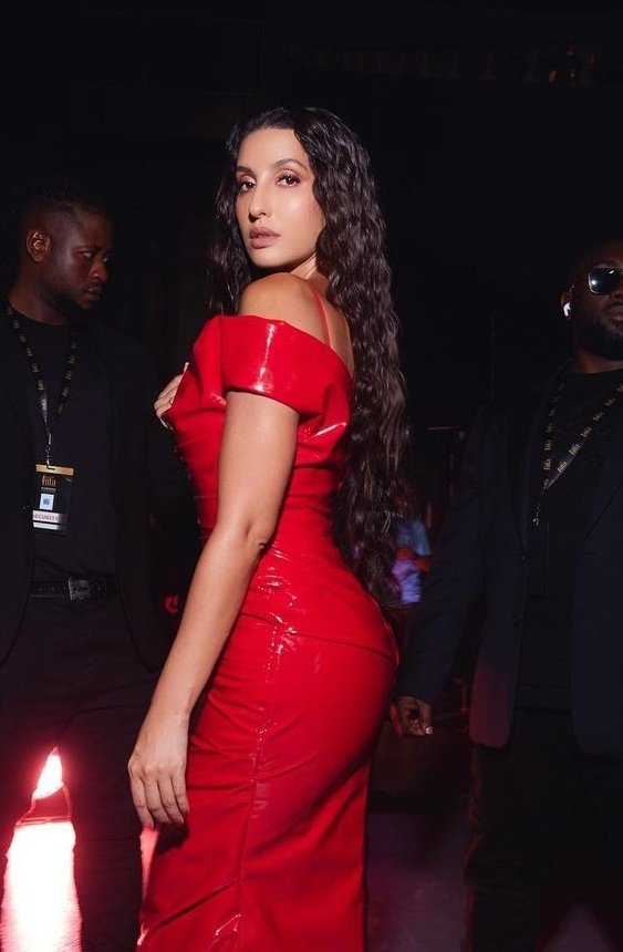 FxOjWr4XgAAp_xA?format=jpg&name=900x900