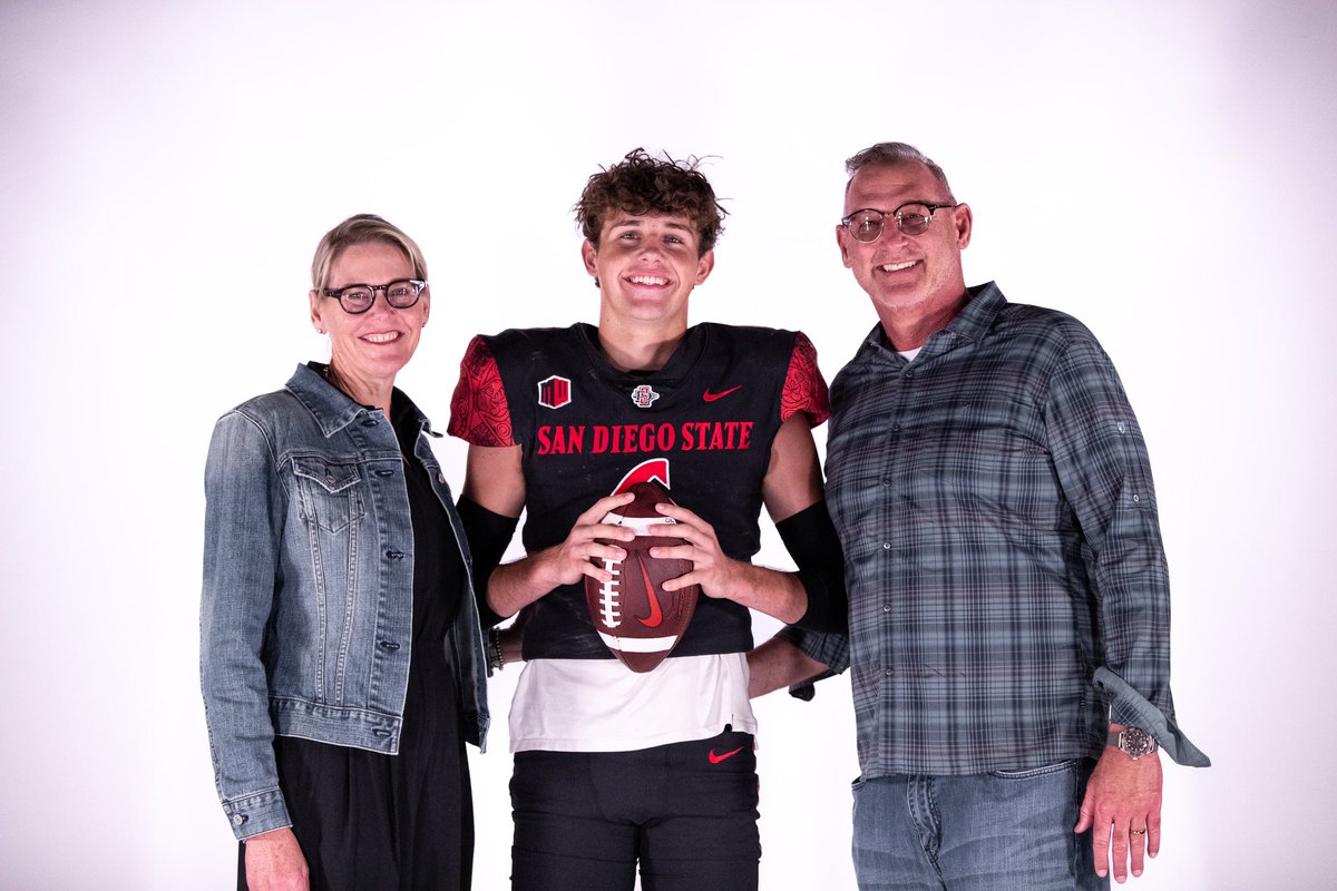 Charlie_LeVinus's tweet image. I had a great time at San Diego State University. Thank you to @FBAztecs_DPP and @AztecFB
@CoachPerrone @Elev8QBacademy