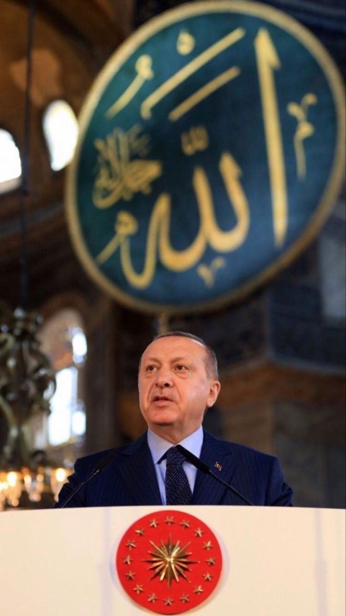 Mehmed'im, sevinin, başlar yüksekte!
Ölsek de sevinin, eve dönsek de!
Sanma bu tekerlek kalır tümsekte!Yarın, elbet bizim, elbet bizimdir!
Gün doğmuş, gün batmış, ebed bizimdir! <a href="/RTErdogan/">Recep Tayyip Erdoğan</a>