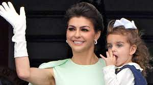 rloewe65's tweet photo. What's with Casey DeSantis and the white gloves?  Is she trying to make herself into into a modern day Jackie Kennedy? https://t.co/BGzICFfD2D