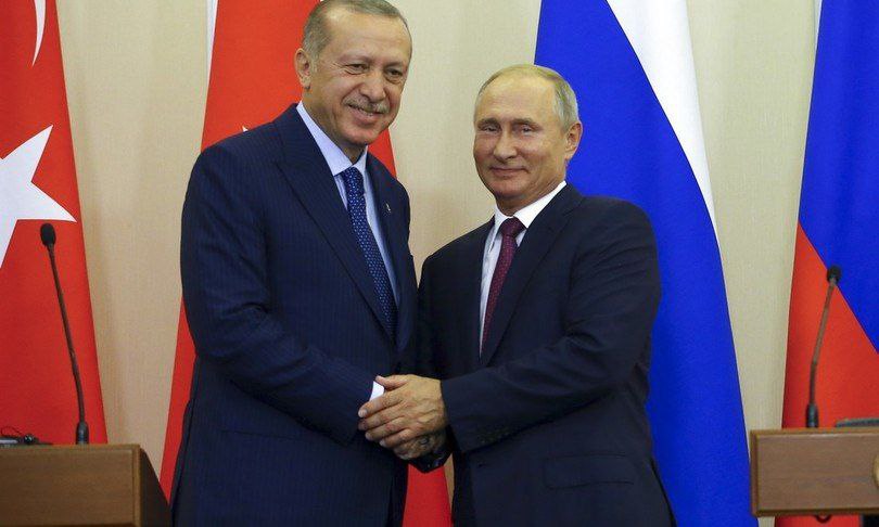 TURCHIA:
TRIONFA ERDOGAN
PIANGONO GLI USA
BRINDA PUTIN

Nonostante le ripetute interferenze della CIA, che ha tentato di tutto per buttarlo giù, Erdogan si riconferma Presidente della Turchia grazie ad una campagna elettorale dove ha rivendicato l'amicizia con la Russia ed il…