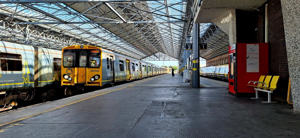 A little helping of pictures from Southport of @merseyrail #peps departing and arriving with services to/from Liverpool

@PaulMBigland @cheggs1978 @DownOnTheStour @chris_railway @Clinnick1 @RailwayMagazine @railexpress @mrmissm @ukrailadventure