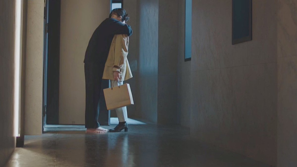 저 맨발이 사람을 미치게함
그냥아무말도안나옴
얜진짜남행선밖에없구나...이생각밖에..