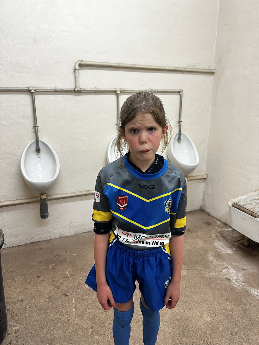 What’s it like being a girl playing rugby? Well… let’s just say the facilities aren’t always the best 🤣🤣
#Rugby #girlsrugby #girlsinsport #womenssport @WelshRugbyUnion @WalesRugbyL @AllWalesSport
