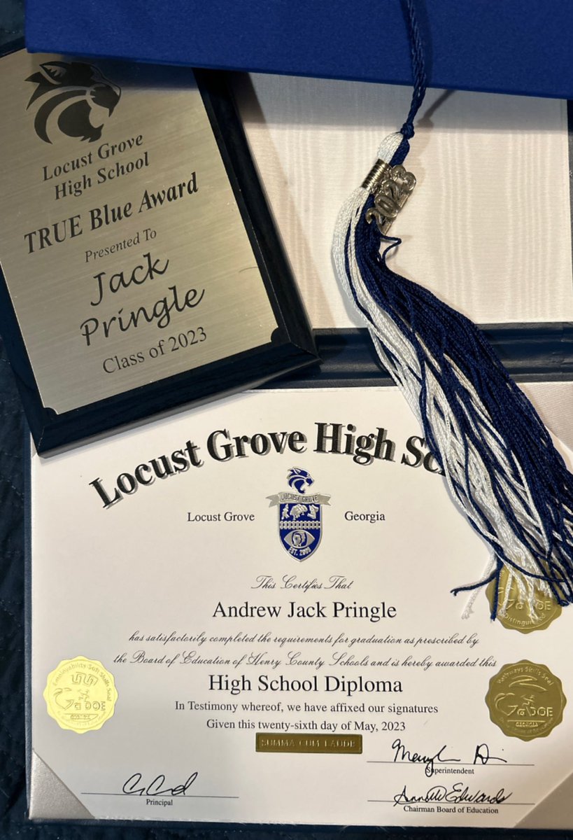 jerinpringle1's tweet photo. Jack was the 1st recipient of the @LGHS_HCS TrueBlue Award, given at graduation to a stdnt who embodies the school motto: 

Believe
Lead
Unify
Excel

Many thanks to admin/tchrs who believe in stdnt agency &amp; passion-based learning experiences. So grateful for Wildcat years! 💙🖤 https://t.co/xtsZfJiCht