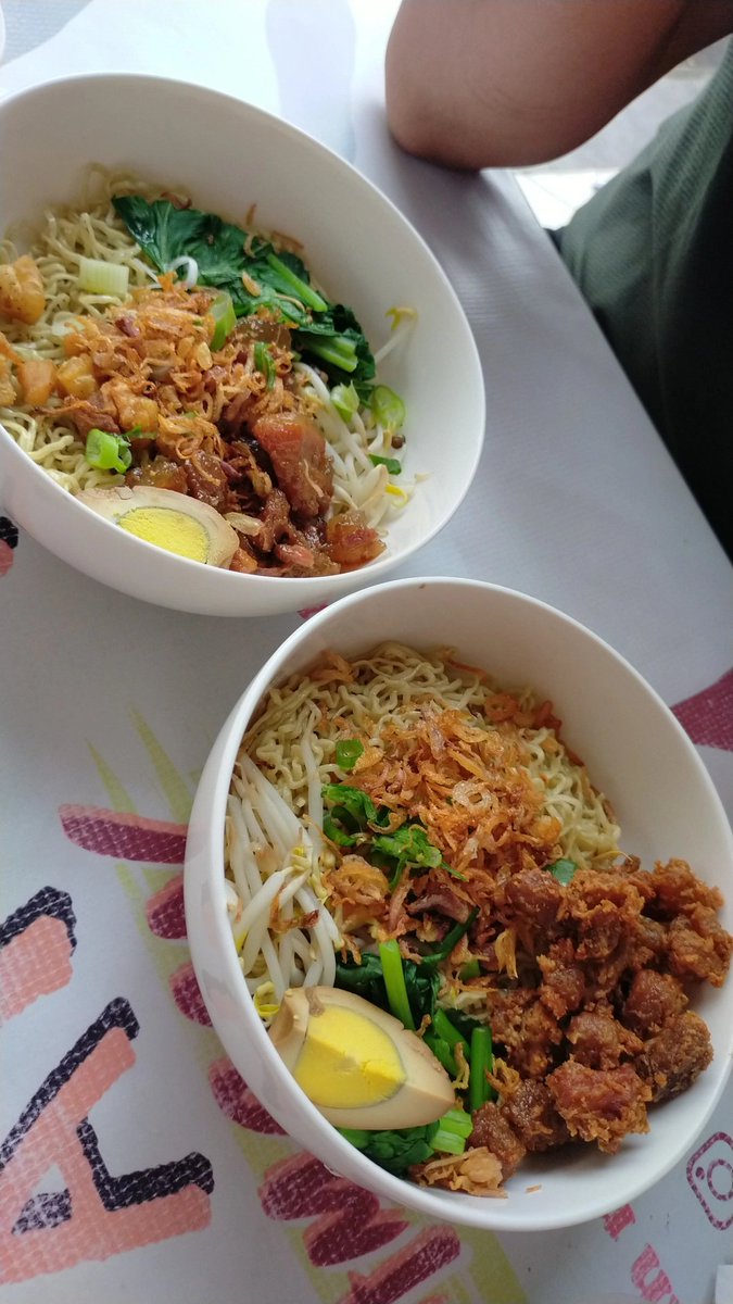 thaniaamm's tweet photo. Sunday is bakmi day 👌🏻, who's agree with me? https://t.co/hhAf0V6ocw