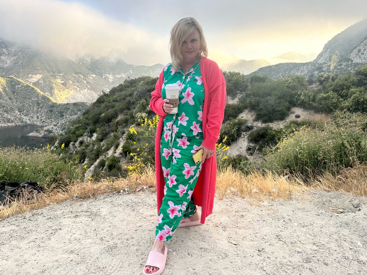 KierstenWarren's tweet photo. Took my sister to Kirk’s favorite coffee place in our pajamas up in Angeles National Forest. https://t.co/yyyd1m5XEa