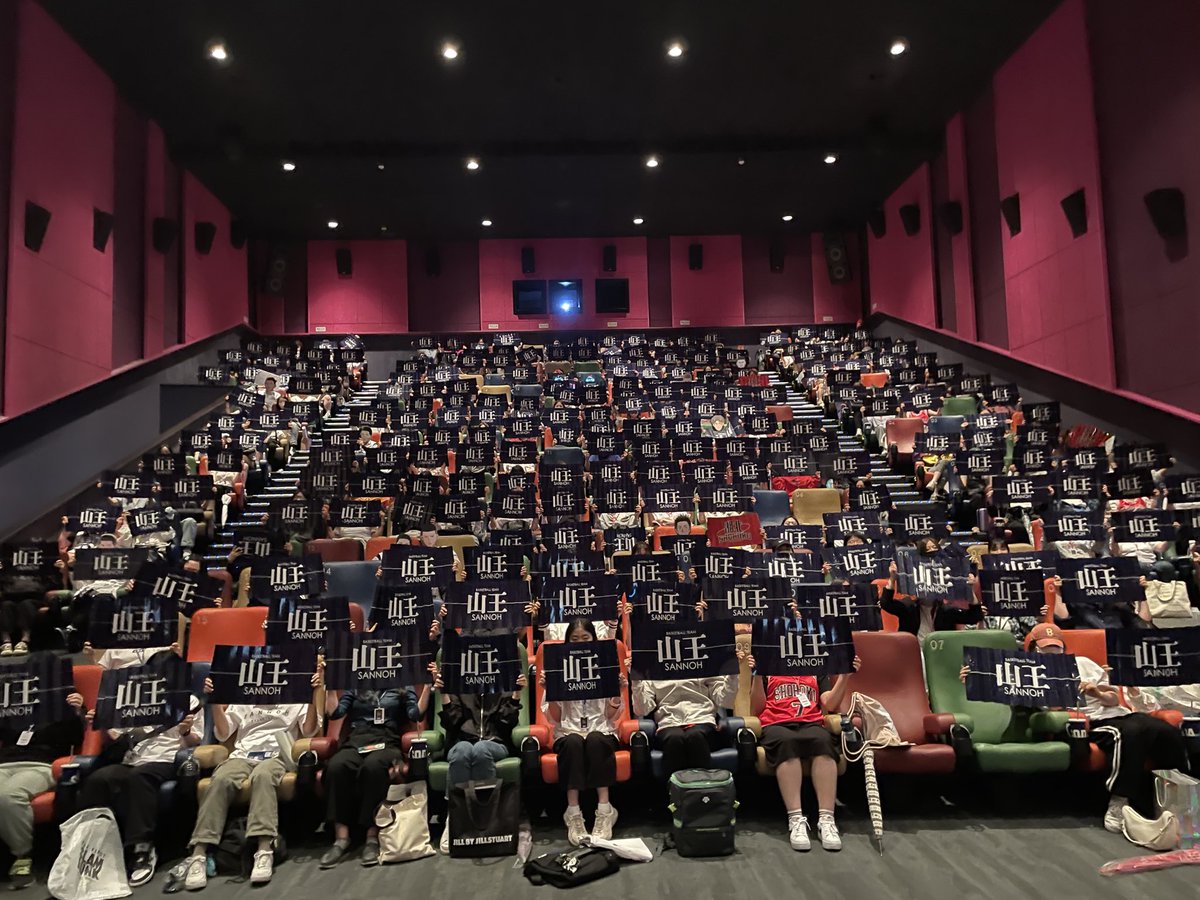 5on5_slamdunk's tweet photo. [5on5]
모두들 조심히 잘 귀가하셨나요?
뜨거운 현장의 열기를 담은 사진을 공유드립니다🥰
(중간중간 북산왕 선수들이 함께해주셨습니다 사랑해요❤️)

후기이벤트 상세 안내 및 재고 통판 안내는 빠른 시일내에 정리하여 올려드리도록 하겠습니다

다시한번 진심으로 감사합니다 https://t.co/CsqtGGSbsi