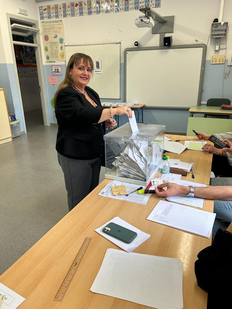 CS_Sevilla_'s tweet photo. 🗳️🧡 Estamos llenando las urnas de votos naranjas. #Sevilla quiere un Gobierno con Ciudadanos: moderado, liberal, progresista, con gestión y sin politiqueo.

Hoy no solo tienes en tu mano elegir alcalde para los próximos 4 años, sino decidir el futuro de nuestra ciudad. 🌉 https://t.co/5gIXrFOIfD