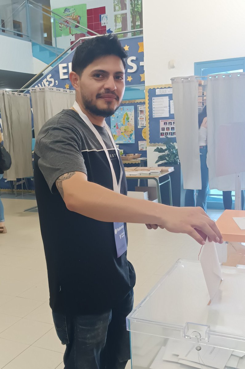PodemosUtebo's tweet photo. Nuestro candidato Eduardo ha votado hoy en #Utebo, de donde es vecino.

💜Acude a votar hoy hasta las 20.00 h
Es tu derecho!! 

Ten #ValentíaParaTransformar28M https://t.co/axTcgv3unR
