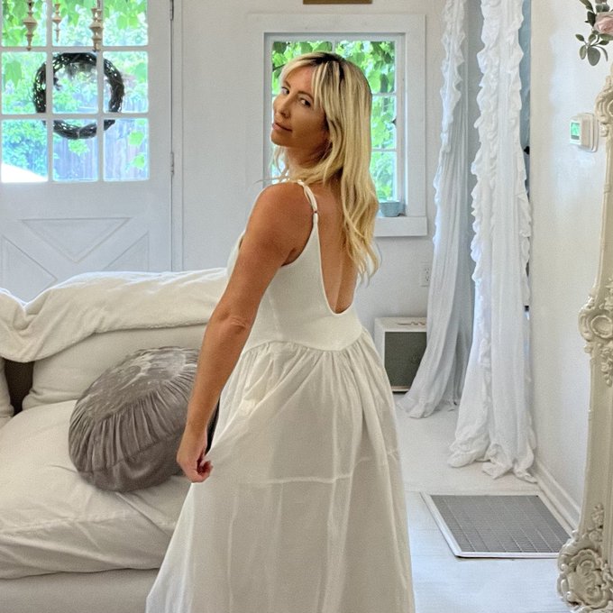 Sweet girl Sunday ✨🤍 #ootd #PRINCESS #flowydress #cottage #girlygirl https://t.co/73X20mLYgS<a href="/tag/ootd"class="tags">#ootd</a><a href="/tag/princess"class="tags">#PRINCESS</a><a href="/tag/flowydress"class="tags">#flowydress</a><a href="/tag/cottage"class="tags"><span>#cottage</span></a><a href="/tag/girlygirl"class="tags"><span>#girlygirl</span></a>
