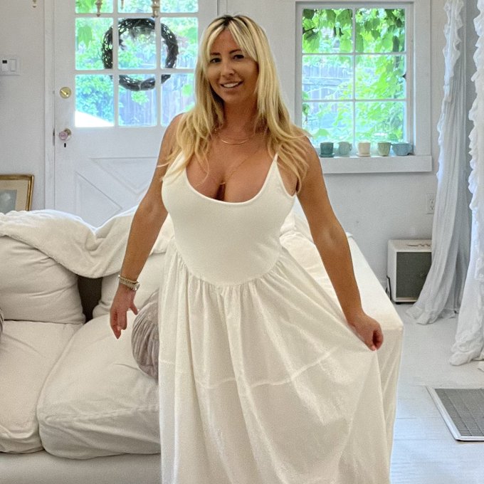 Sweet girl Sunday ✨🤍 #ootd #PRINCESS #flowydress #cottage #girlygirl https://t.co/73X20mLYgS<a href="/tag/ootd"class="tags">#ootd</a><a href="/tag/princess"class="tags">#PRINCESS</a><a href="/tag/flowydress"class="tags">#flowydress</a><a href="/tag/cottage"class="tags"><span>#cottage</span></a><a href="/tag/girlygirl"class="tags"><span>#girlygirl</span></a>