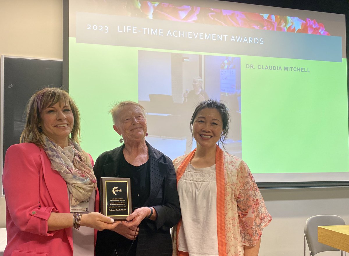 UlamMalu's tweet image. 🎉🌟 Huge congratulations to @ClaudiaMitche15 on receiving the well-deserved Lifetime Achievement Award in the Arts! 🎭🎵@arts_sig @CSSESCEE #csse2023
#LifetimeAchievement #ArtsAndHumanities #Inspiration @roulahawa