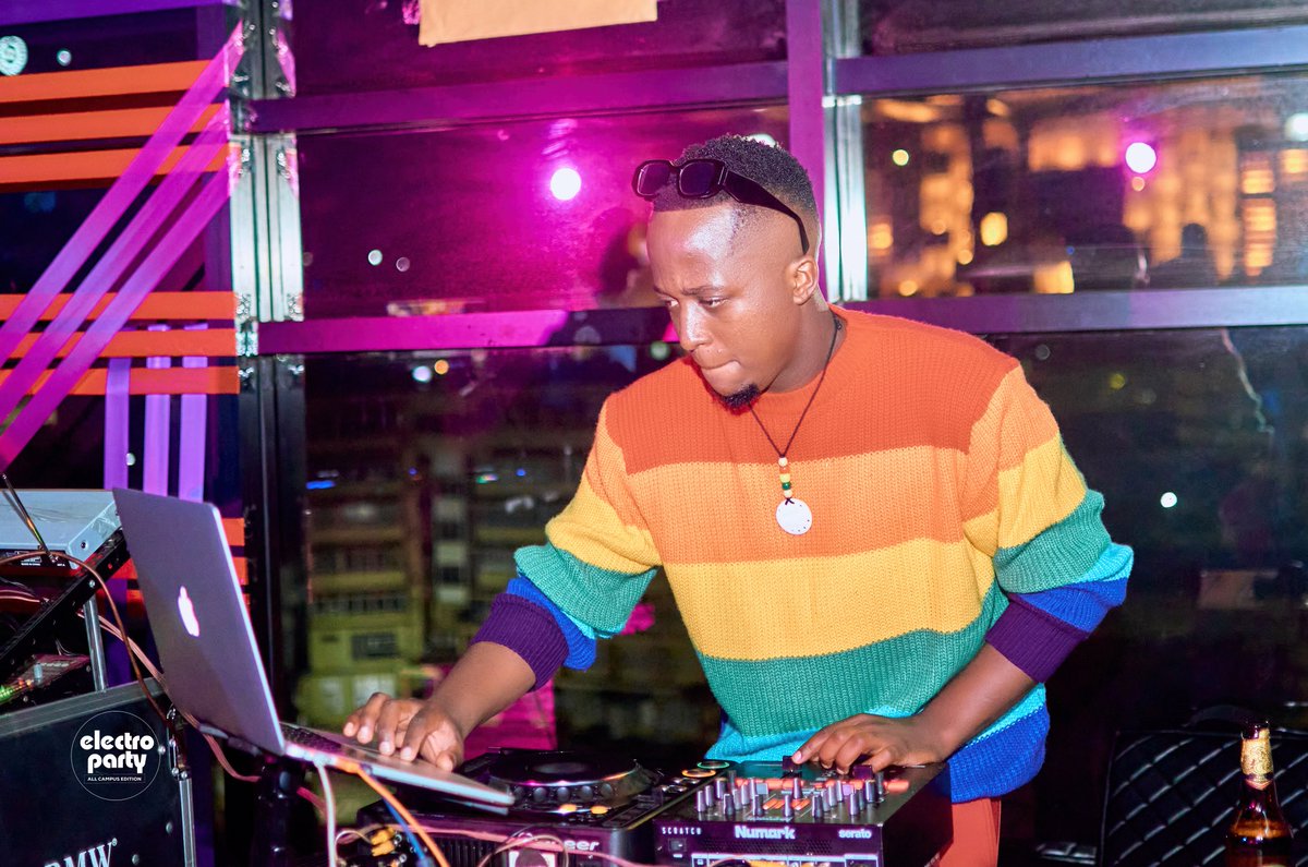 DJMAGICTOUCHUG1's tweet image. Am mixing the music 🎵 that you'll love to hear right about now at #MulunguFishFry..........Munyonyo