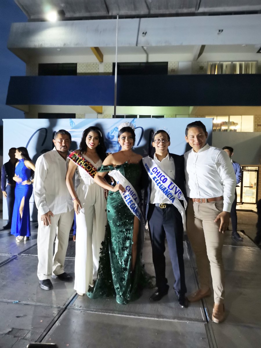 pamecsuarez's tweet photo. Chica y Chico UVG💙

Muchísimas Gracias por la invitación a la Universidad UVG Campus Villahermosa, felicidades a los ganadores y a todos los que concursaron. 

Sigan con el amor hacia el camino de su consolidación en la profesión que eligieron, ya que el futuro se siembra hoy. https://t.co/PIOYQVGRkl