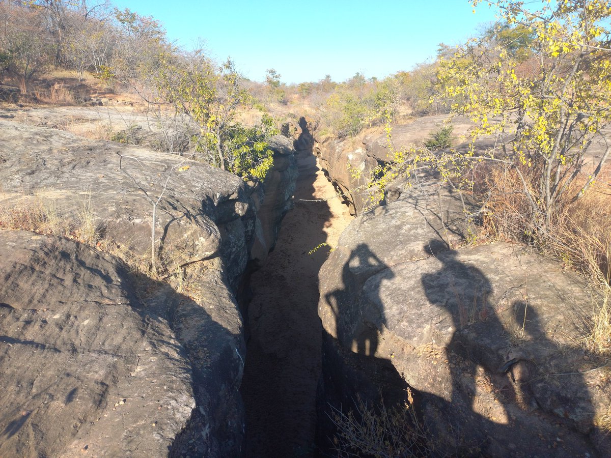 tatemars's tweet image. And here is the little known Sengwa Gorge that is roughly 3m across and many metres deep. This huge river fits in this small enclave next to Sengwa Wildlife Research Institute before emptying into the Zambezi. One of the #HiddenWondersofZim #TravelZimbabwe
