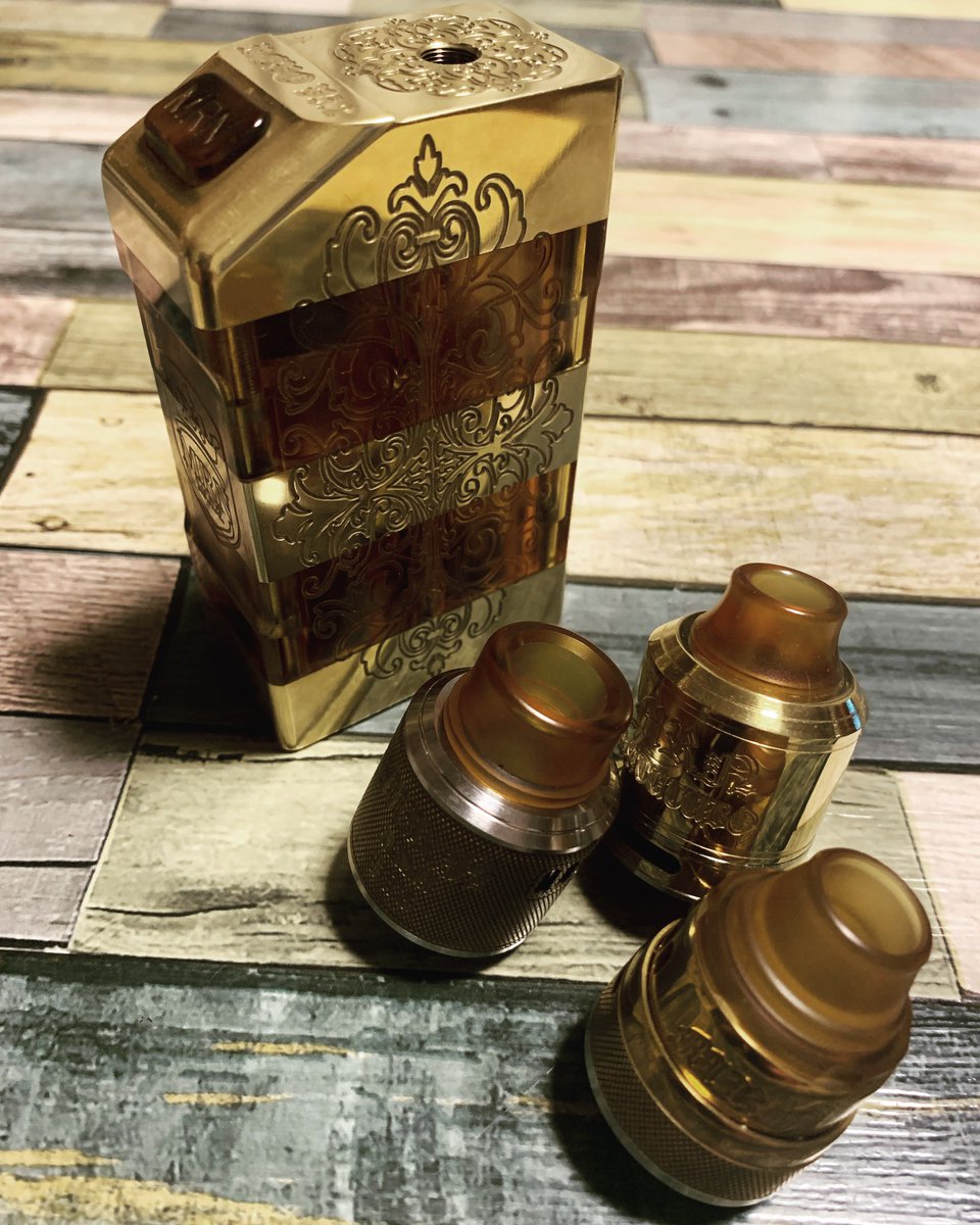 Masterwarizumiy's tweet photo. お疲れ様です🥳
本日はどのRDAにしようか...
#MRNMODZ
#vape
#vape好きな人と繋がりたい https://t.co/GGyottsti8