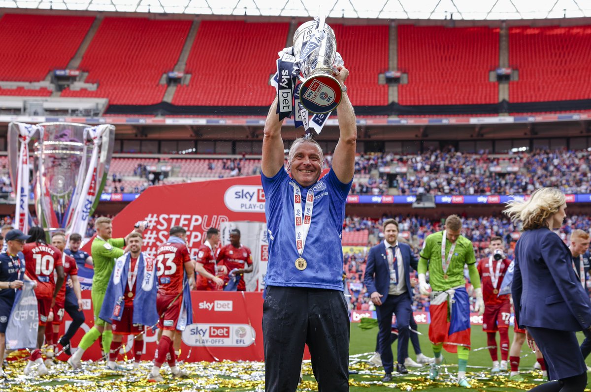 Your gaffer, @officialcufc fans! 

#EFLPlayOffs | #StepUp