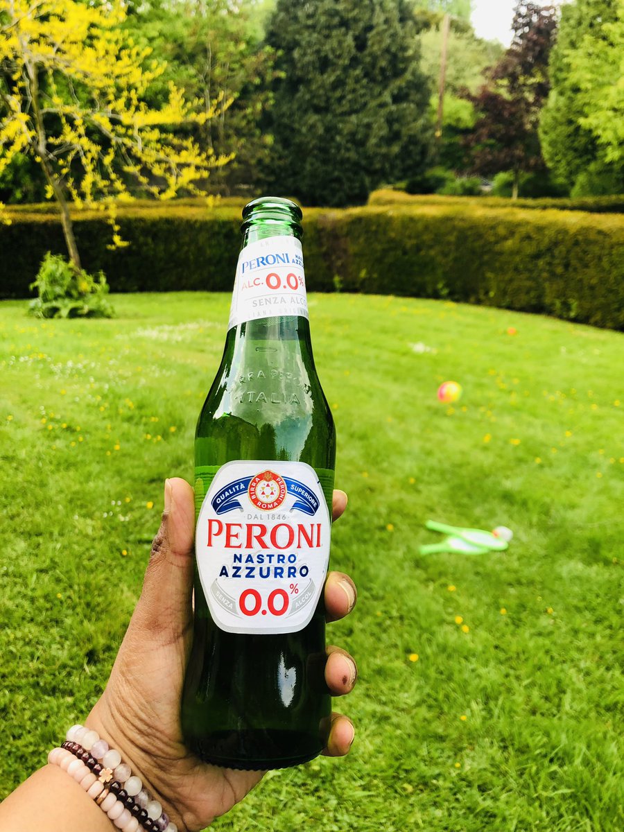 ChotaiReena's tweet photo. Current mood: sitting in the sun 🌞 in another garden in the Manor House having one of the best #AlcoholFree beers out there @peroniuk , watching my brother cook a chicken curry on the BBQ (a Kenyan 🇰🇪 thing!) #Karoga #ChickenCurry #Shropshire #EatonManor https://t.co/pimr9WEB5N
