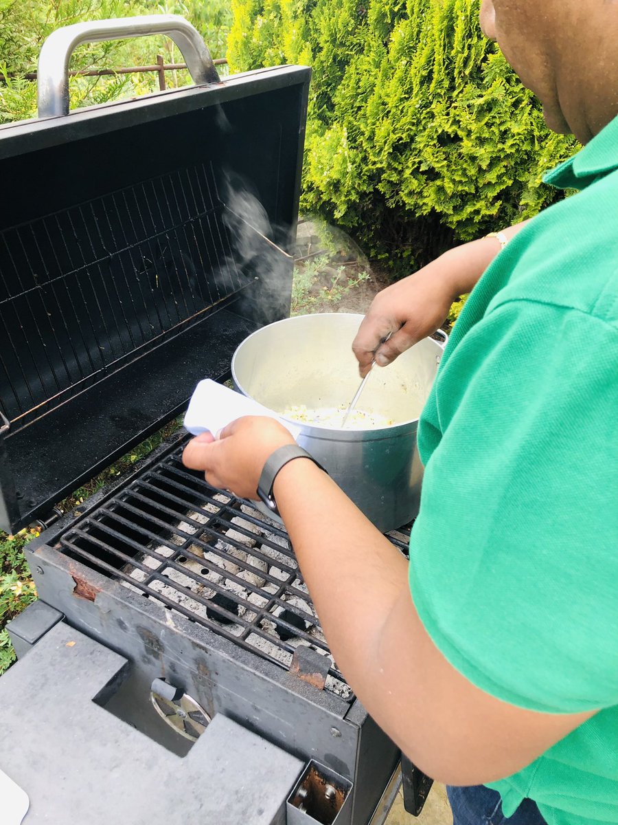 ChotaiReena's tweet photo. Current mood: sitting in the sun 🌞 in another garden in the Manor House having one of the best #AlcoholFree beers out there @peroniuk , watching my brother cook a chicken curry on the BBQ (a Kenyan 🇰🇪 thing!) #Karoga #ChickenCurry #Shropshire #EatonManor https://t.co/pimr9WEB5N