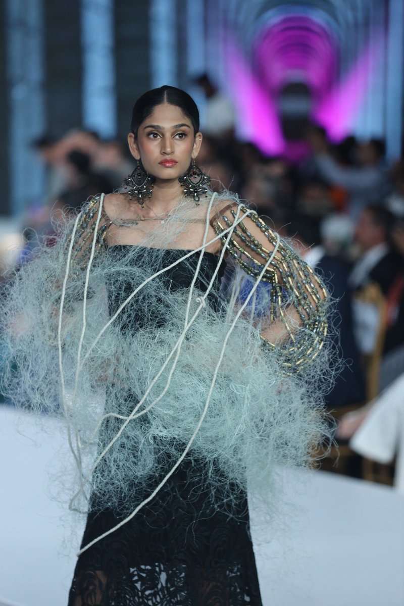 Huma Adnan tweet media