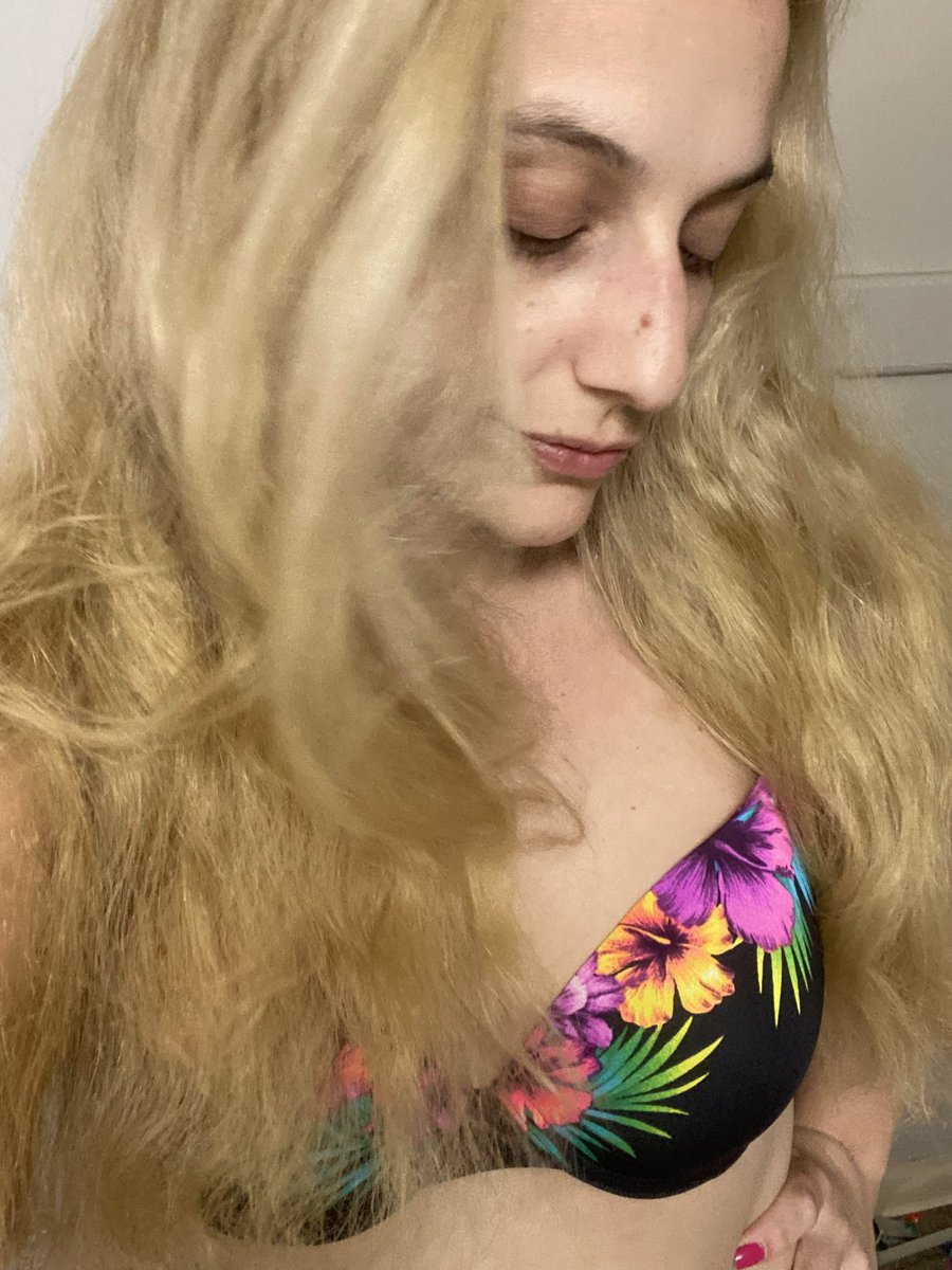 GanjGoddess4U's tweet image. It's #SeductiveSunday - why not come check out my page? Only 4.99 for a limited time! onlyfans.com/ganjagoddess4y…