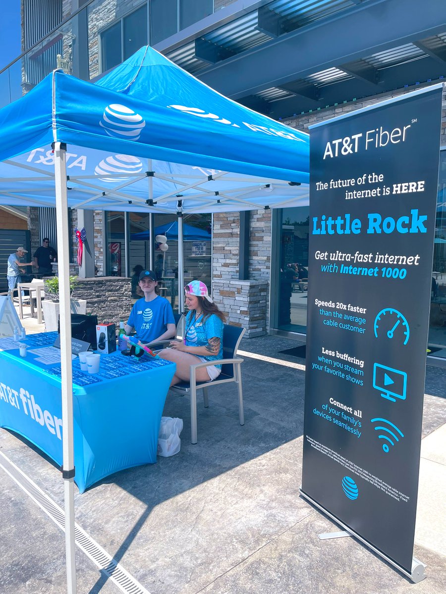 RodMccollum's tweet image. Oh nothing, just spending the holiday wknd telling the great residents of Village at the Gateway community in central Arkansas about these 🔥 AT&amp;amp;T deals! 😎Thanks @DominiqeW for the awesome setup and swag 🔥🤟🏽 Catch us outside all summer! @CoachAPacheco @Farzad_Farokhi #WinMoore