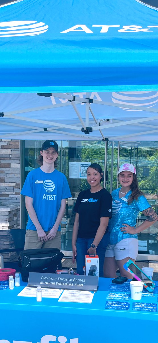 RodMccollum's tweet image. Oh nothing, just spending the holiday wknd telling the great residents of Village at the Gateway community in central Arkansas about these 🔥 AT&amp;amp;T deals! 😎Thanks @DominiqeW for the awesome setup and swag 🔥🤟🏽 Catch us outside all summer! @CoachAPacheco @Farzad_Farokhi #WinMoore