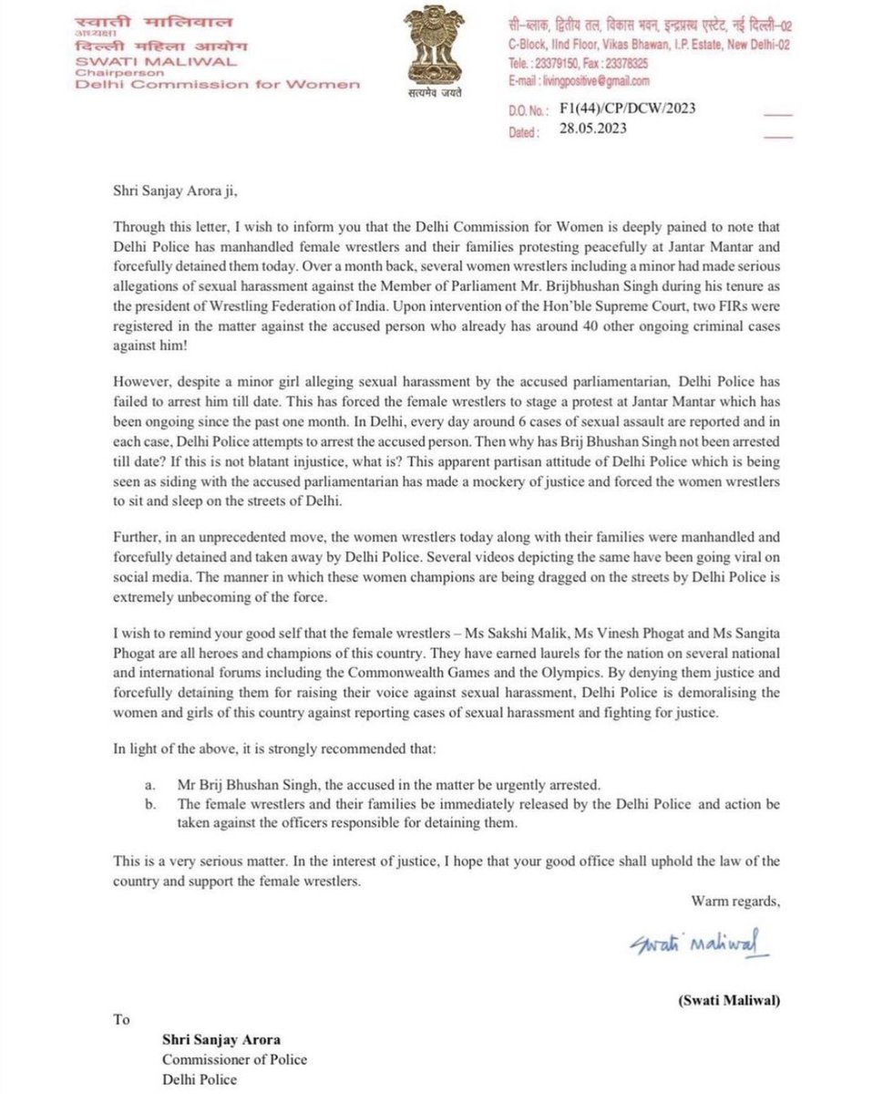 saakshing_11's tweet photo. This is excruciatingly hurtful to witness  such horrific visuals of atrocities against our sisters! Today sadly we’ve become “a broken society that failed to protect its women” Arrest @b_bhushansharan @BrijBhushanMP  
#democracyisdead #WrestlerProtest 
#parliamentinauguration https://t.co/Nz2R8LQJLT
