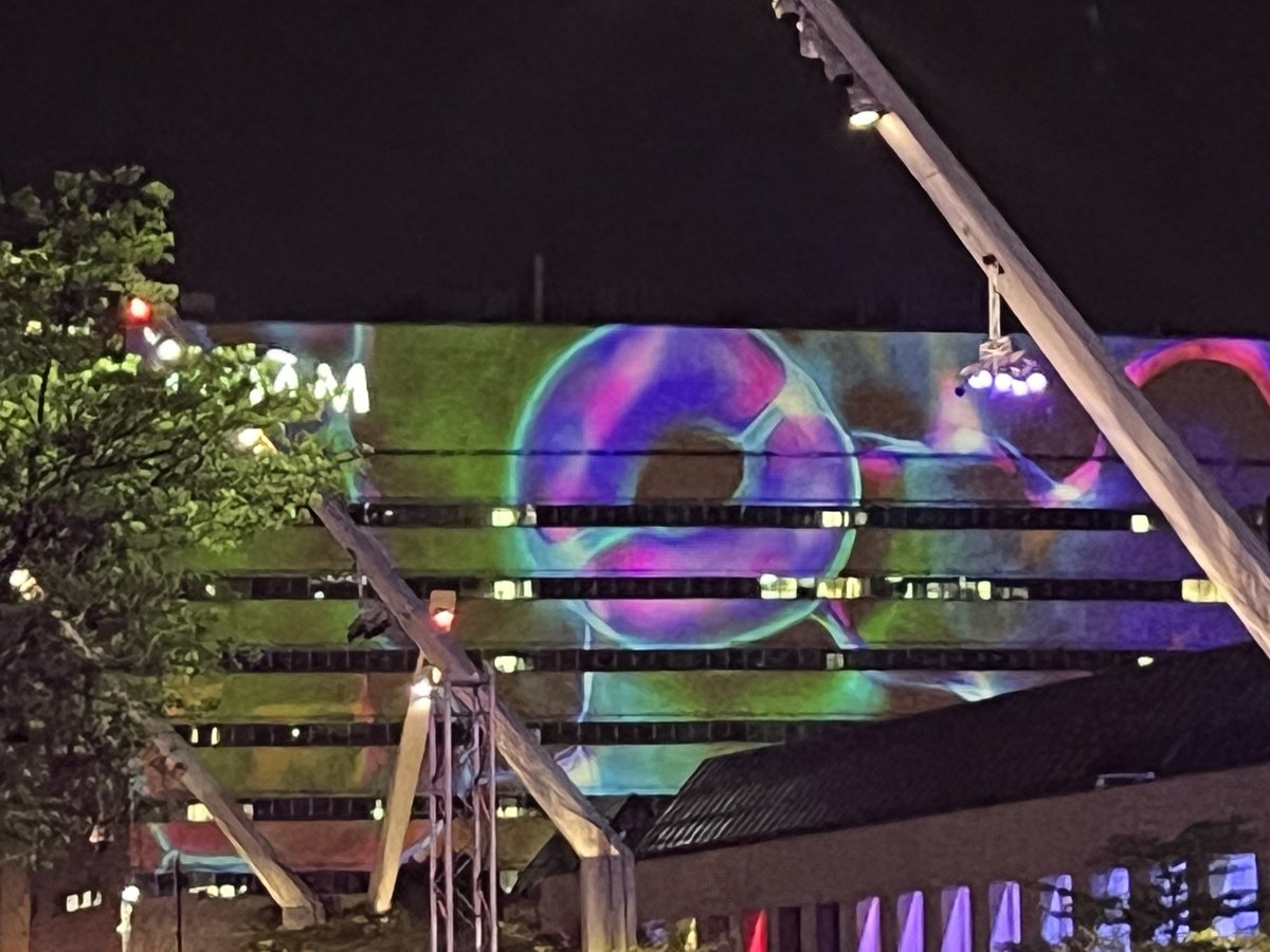 Stomates climbing city walls!

The beauty of #plantcell #microscopy decorates the night sky of <a href="/MTL_Ville/">Ville de Montréal</a>.

Cool to see <a href="/Amir_Bidhendi/">Amir J Bidhendi</a>'s PhD thesis results projected on the walls of <a href="/UQAM/">UQAM | Université du Québec à Montréal</a> at <a href="/Place_des_Arts/">Place des Arts</a>.