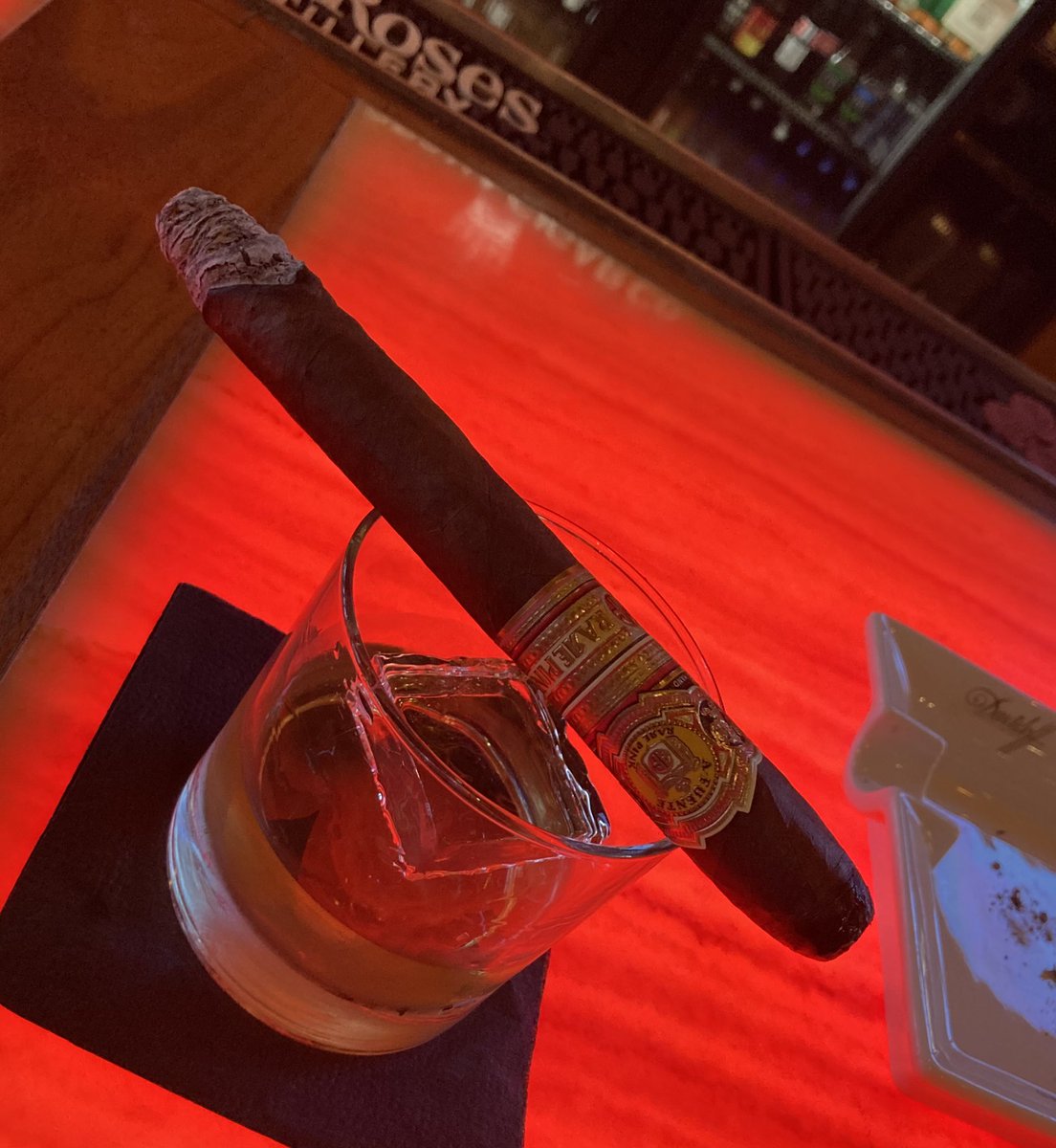 Don’t Judge me 6 cigars in 36 hours. I fucking love Tampa. #RarePink #SophisticatedHooker  #Hibiki @AFuenteCigars @CoronaCigars 

◾️#Cigars #CigarOfTheDay #CigarLover #CigarSmoker #CigarAficionado #CigarSociety #CigarClub #CigarCompanion #CigarConnoisseur #TheDailyStick ◾️